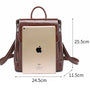 Sac à dos en cuir véritable marron avec un iPad montrant ses dimensions