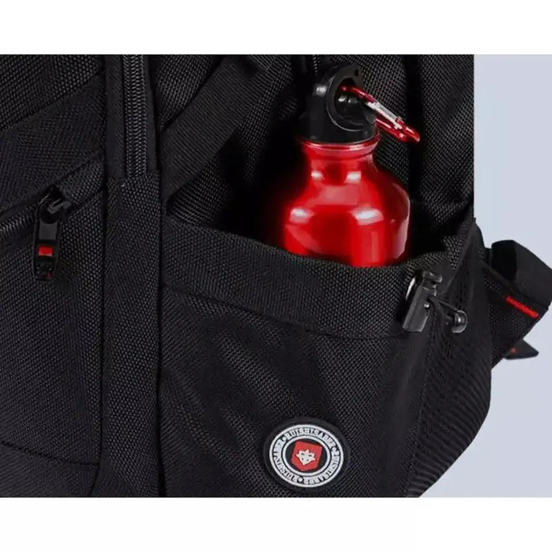 Sac à dos homme de haute densité noir avec une bouteille d’eau rouge dans la poche extérieure