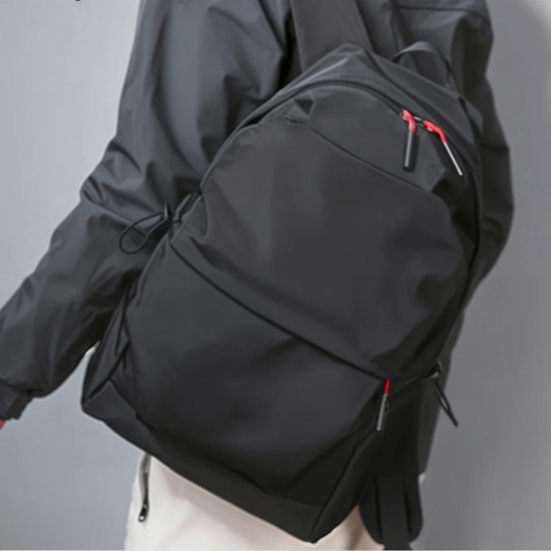 Cartable pour ados collégien en gris foncé avec tirettes rouges