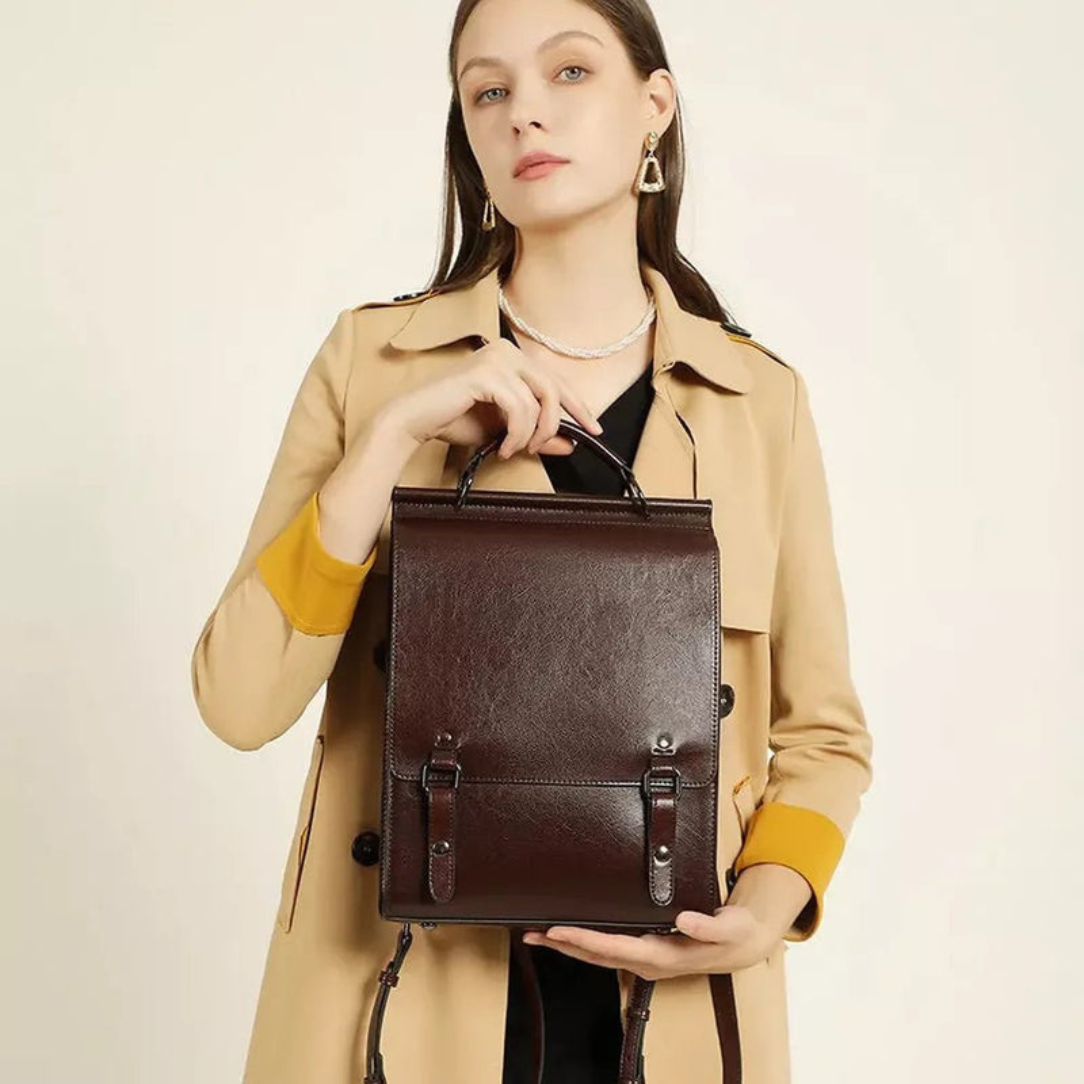 Sac à dos ordinateur en cuir marron foncé avec forme rectangulaire structurée et double sangles frontales vintage femme apolline