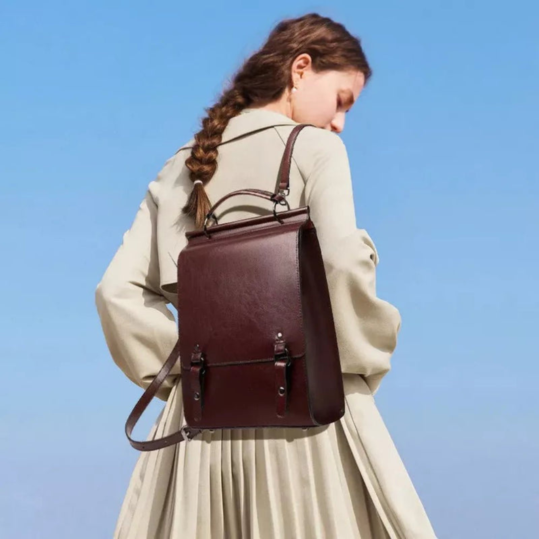 Sac à dos ordinateur en cuir ciré bordeaux apolline avec design rectangulaire classique et doubles sangles avant