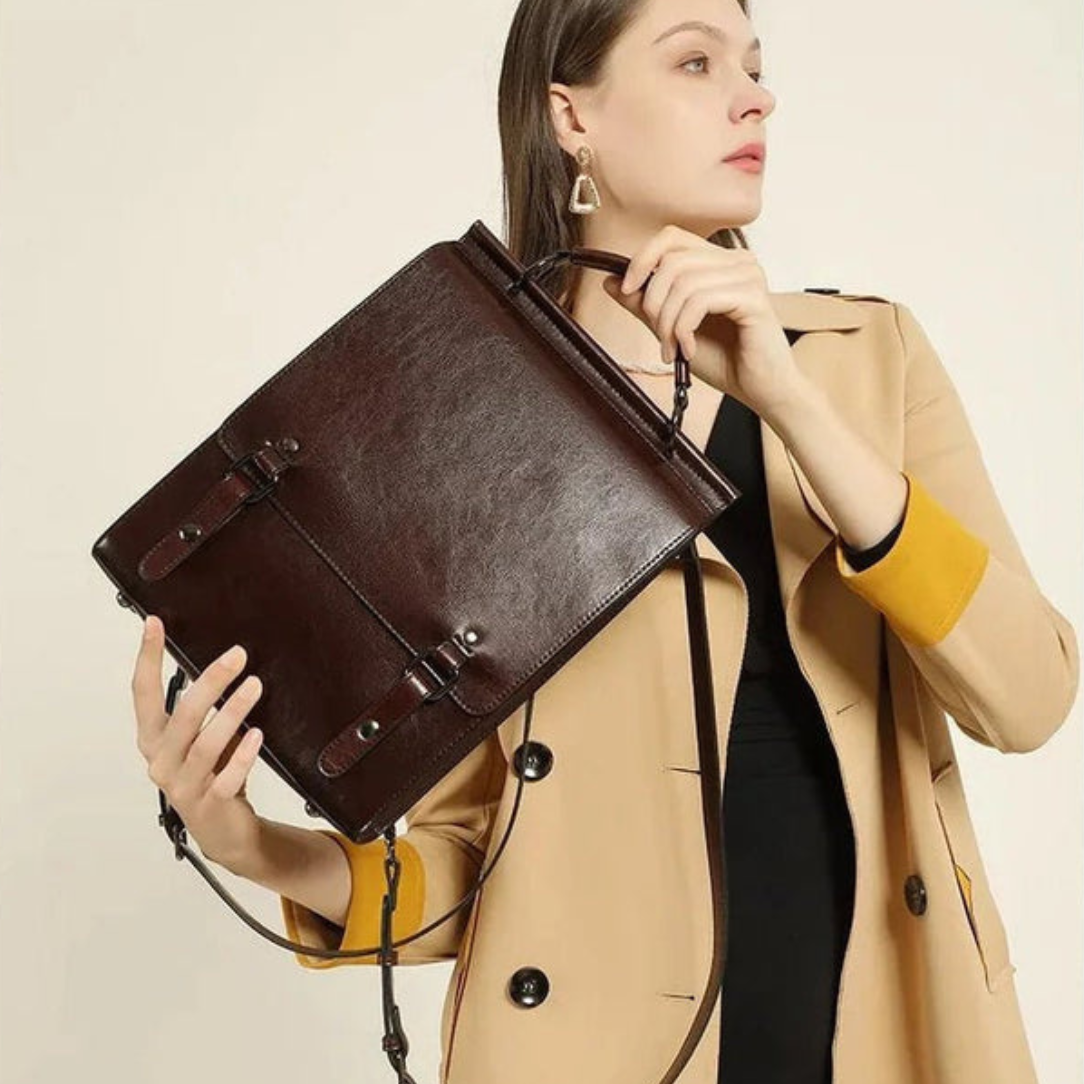 Cartable vintage femme ciré apolline en cuir marron foncé avec forme rectangulaire et poignées doubles parfait comme sac à dos ordinateur