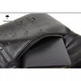 Cliché rapproché d’un sac à dos en cuir noir étanche avec compartiment zippé pour Grand sac à dos cuir homme