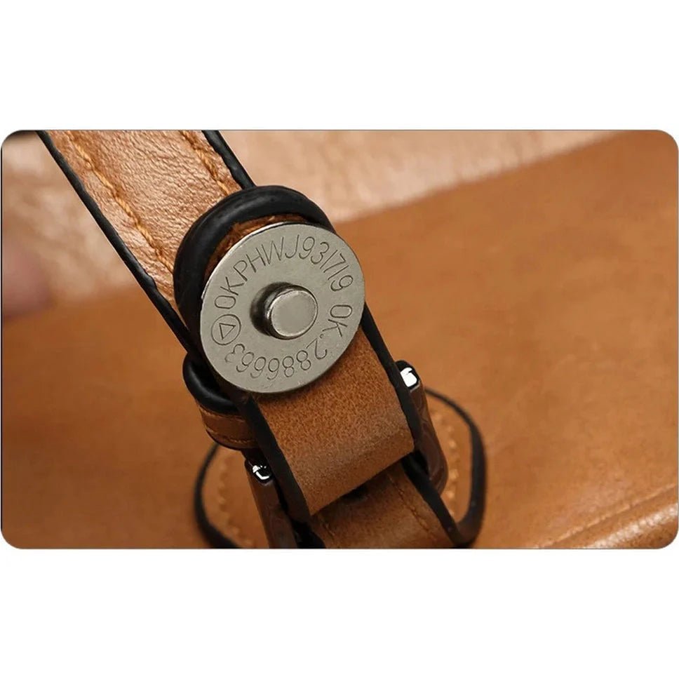 Sac à dos en cuir oldschool marron avec fermeture magnétique en argent