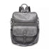 Sac à dos en cuir gris faux avec plusieurs compartiments zippés et une poche frontale à boucle