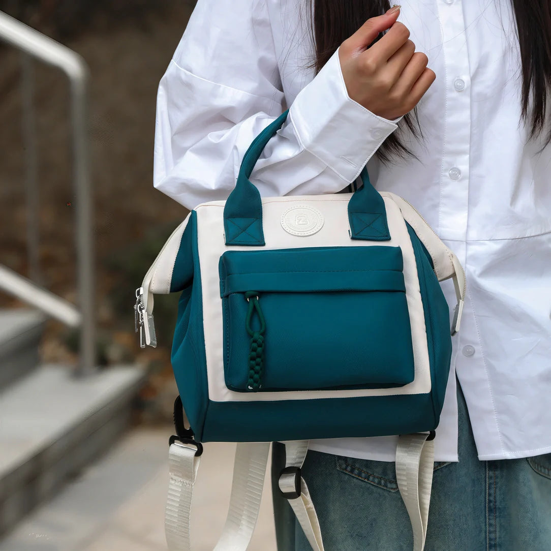 Sac à dos mini Plume Claire en nylon bleu canard et blanc avec accents argentés