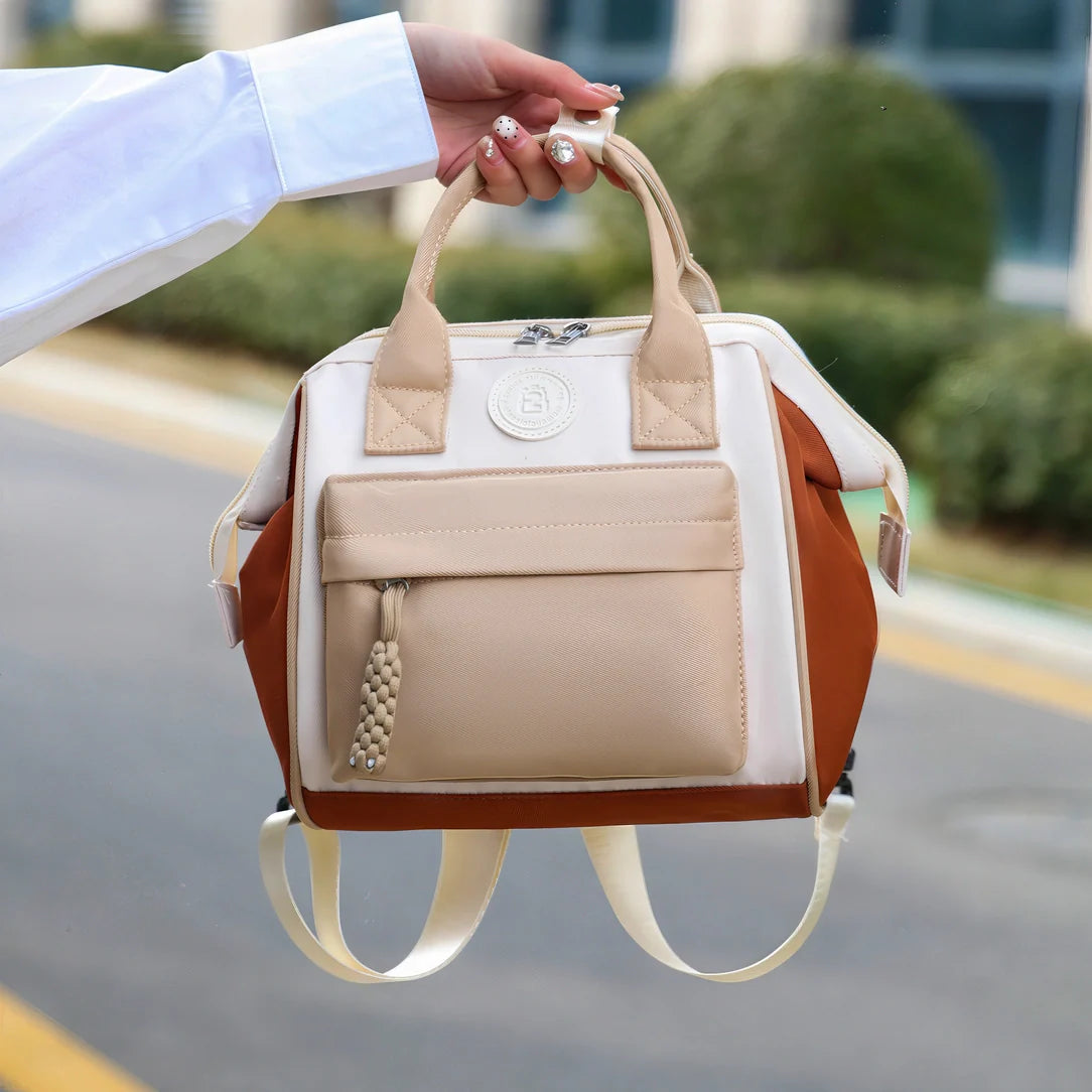 Mini sac à dos Plume Claire en crème et marron avec pompon