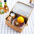 Panier pique-nique en osier avec intérieur isotherme, fruits, boisson et nourriture