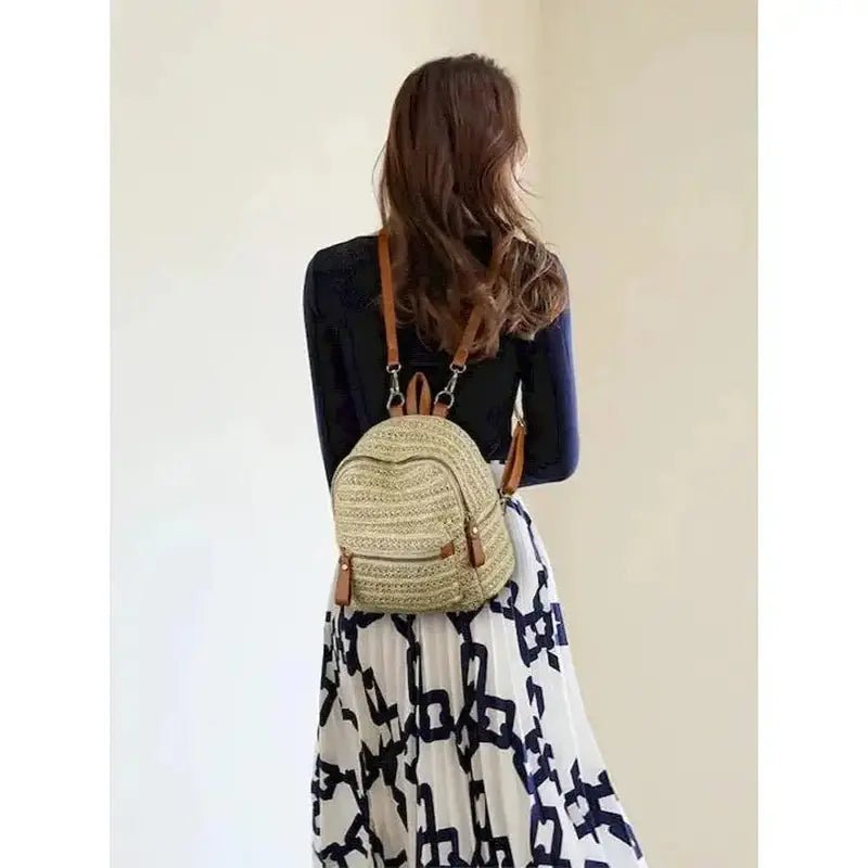 Mini sac à dos en paille avec bretelles en faux cuir marron pour femme de plage