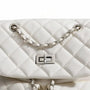 Sac à dos en cuir blanc matelassé avec chaîne argentée, Granit