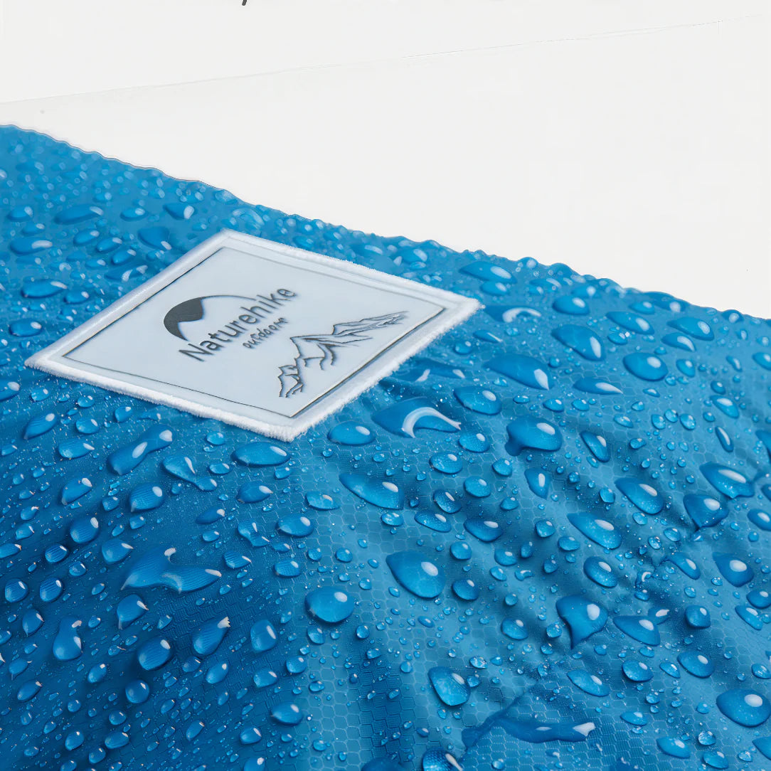 Tissu imperméable bleu avec étiquette brodée Naturehike Outdoor et logo montagne pour petit sac à dos