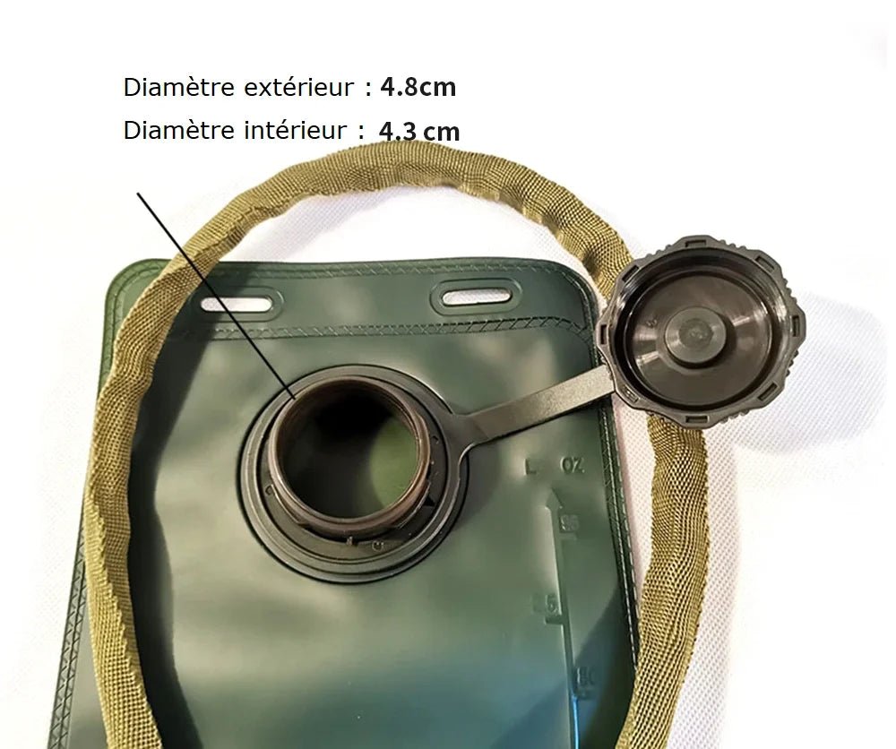 Poche dhydratation olive verte avec bouchon ouvert et sangle de transport