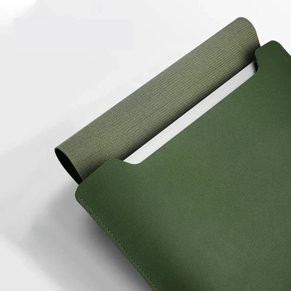 Étui en cuir vert pour PC avec intérieur en tissu texturé, pochette de protection élégante
