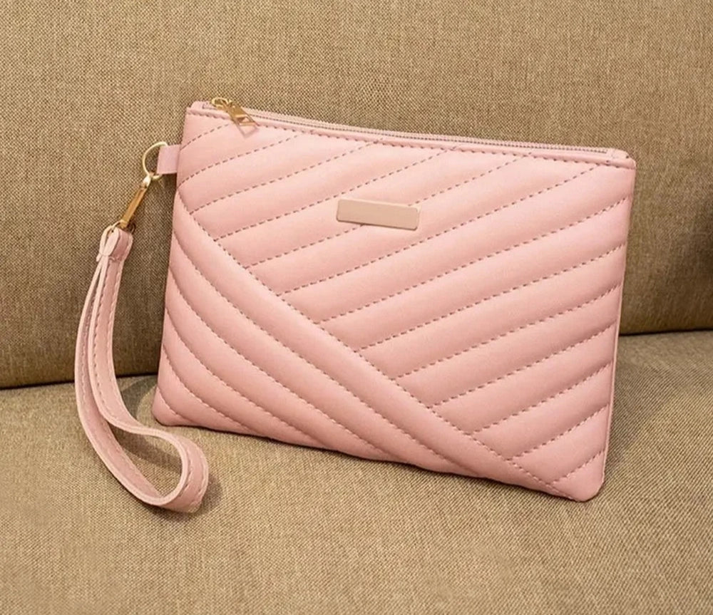 Pochette femme en cuir en tissu matelassé rose clair avec fermeture éclair et embellissement