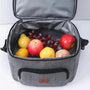 Sac à bandoulière isotherme 15L avec sac refroidisseur gris rempli de fruits frais