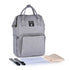 Sac à dos bébé à langer gris avec compartiments, poignées, bandoulières, tapis à langer