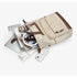Sac à dos beige femme avec accents marron et poches, rempli d’objets personnels