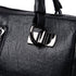 Sac à dos carré cuir avec sac à main en faux cuir noir et accessoires en métal argenté