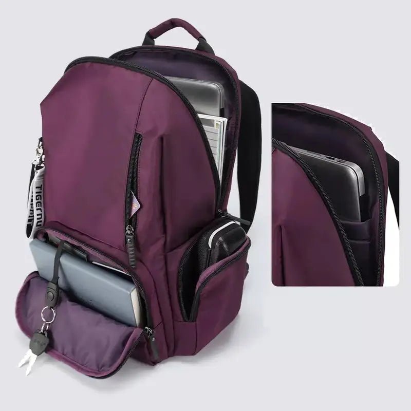 Sac à dos chic violet ouvert avec plusieurs compartiments et porte-clés intégré