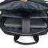 Sac à dos collège ordinateur noir ouvert avec un ordinateur portable gris à l’intérieur