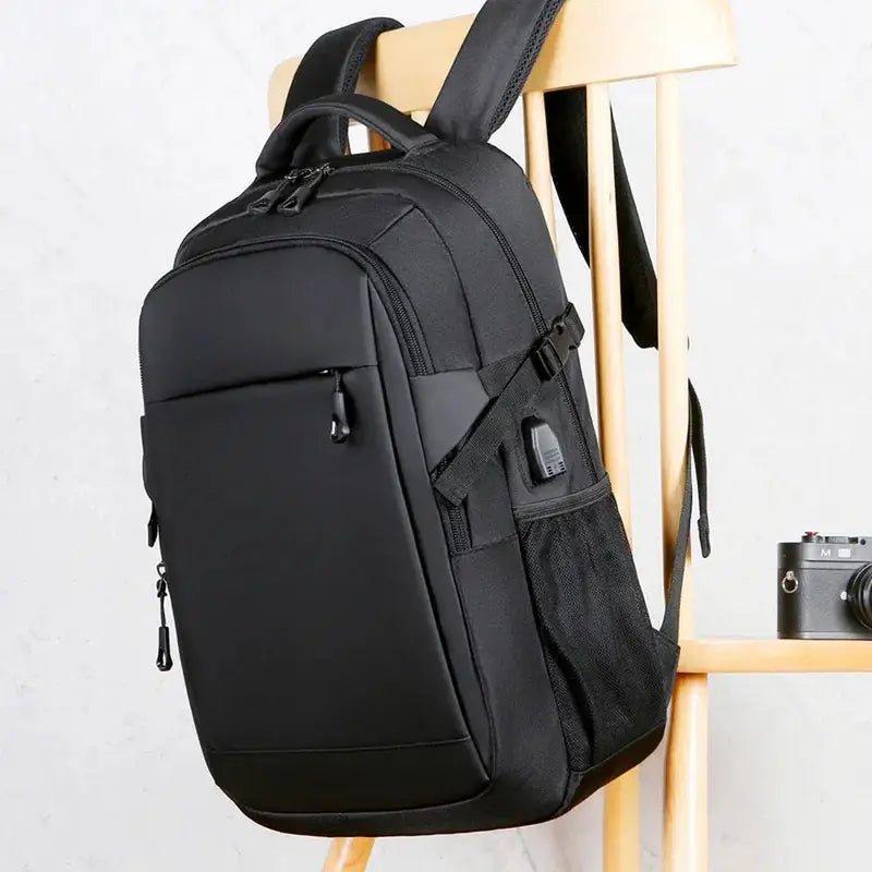 Sac à dos collège solide noir avec port de chargement USB et poche en mesh