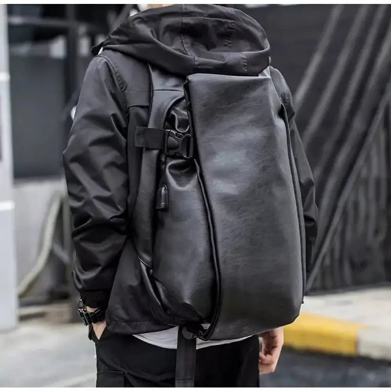 Sac à dos cuir homme luxe en cuir noir avec fermeture roulée et bretelles ajustables