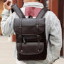 Sac à dos cuir pour homme en faux cuir marron foncé avec boucles et poche zippée