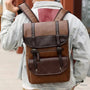 Sac à dos en cuir marron et foncé pour homme avec boucles et bandoulière élégante