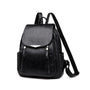 Sac à dos cuir souple avec rabat et multiples poches zippées en faux cuir noir