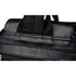 Zoom sur un sac à dos en cuir synthétique noir avec surface texturée et couture visible