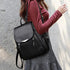 Sac à dos en cuir noir souple avec rabat et clasp en argent