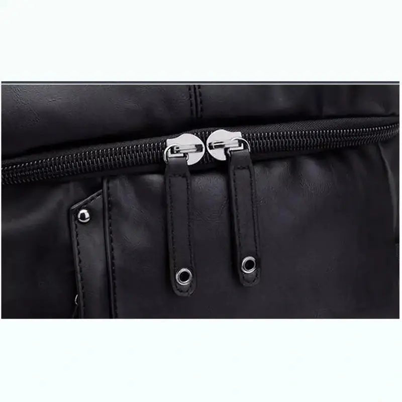 Sac à dos cuir synthétique homme avec sac en cuir noir, deux zippers en argent et tirettes en cuir