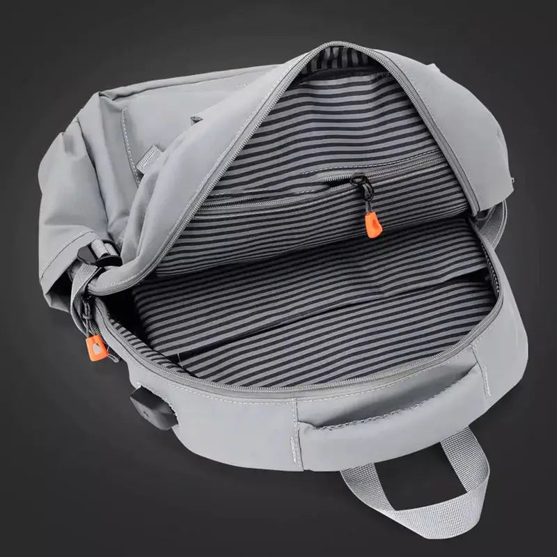 Sac à dos de cours gris clair avec doublure rayée et tirettes de fermeture orange