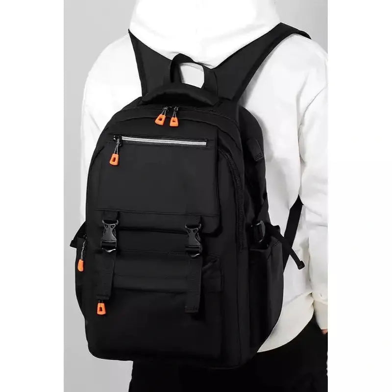 Sac à dos de cours noir avec tirettes orange et boucles avant pour école