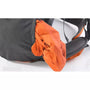 Sac à dos de randonnée 70L sombre gris avec doublure orange pour aventure outdoor