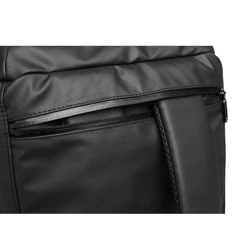 Sac à dos de sport en tissu synthétique noir avec plusieurs poches zippées