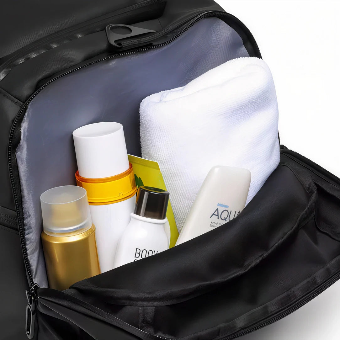 Sac à dos de sport gris avec compartiment chaussures et produits beauté