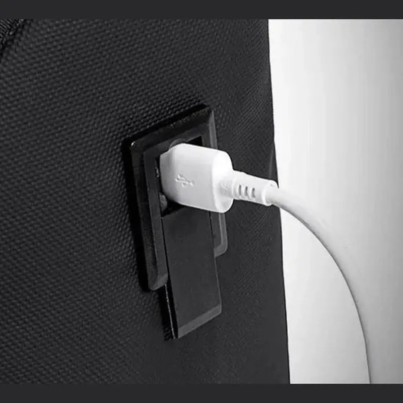 Sac à dos de travail femme avec panneau solaire portable noir et câble USB blanc