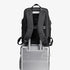 Sac à dos de travail femme noir avec bretelles rembourrées pour valise à roulettes argentée