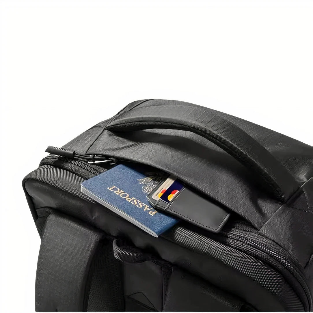 Sac à dos de voyage 30L Trip Quest noir en nylon avec porte-passeport