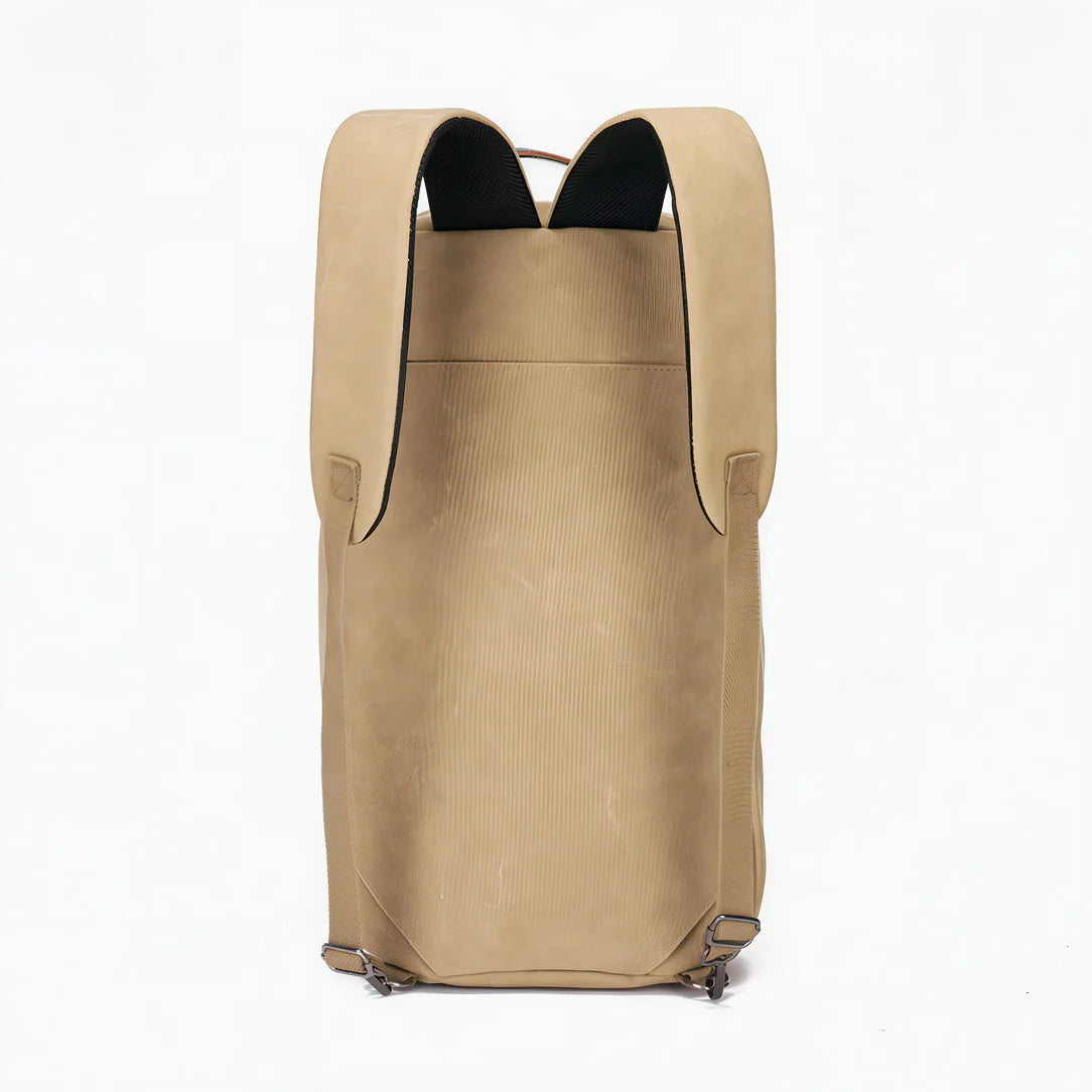 Sac à dos de voyage en toile tan avec bretelles noires rembourrées