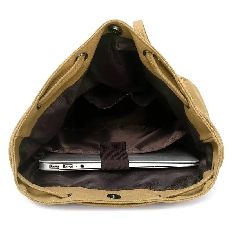 Sac à dos de voyage en toile kaki en canvas avec un ordinateur portable à l’intérieur