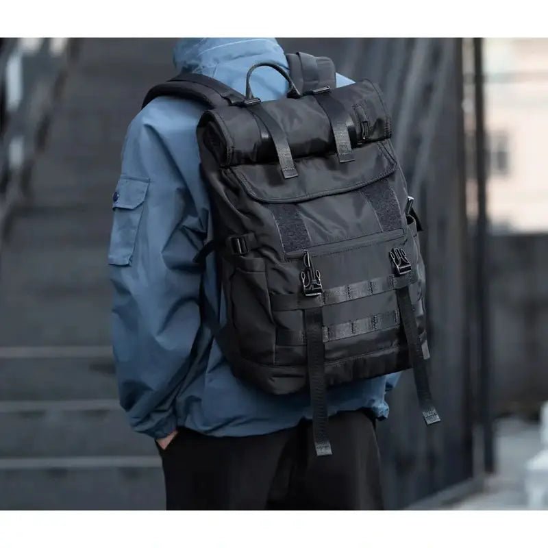 Sac à dos de voyage pour homme noir avec rouleau, plusieurs sangles et boucles