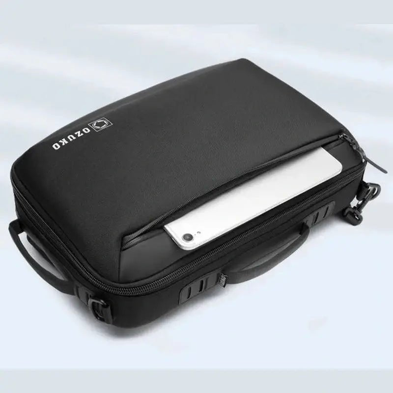 Sac à dos design homme noir avec compartiment ouvert montrant une tablette