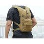 Sac à dos d hydratation 15l tactique beige porté sur le dos d une personne