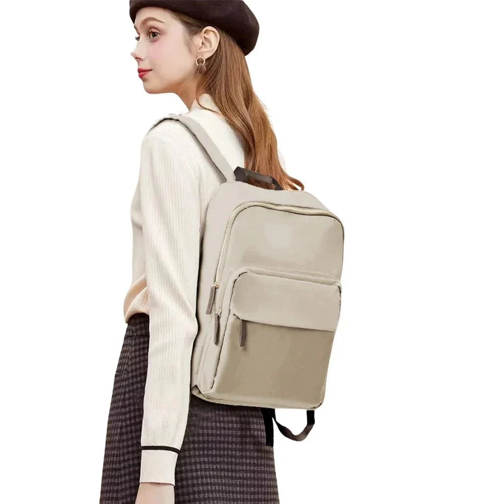Sac à dos d’université femme beige et marron avec poche frontale élégante