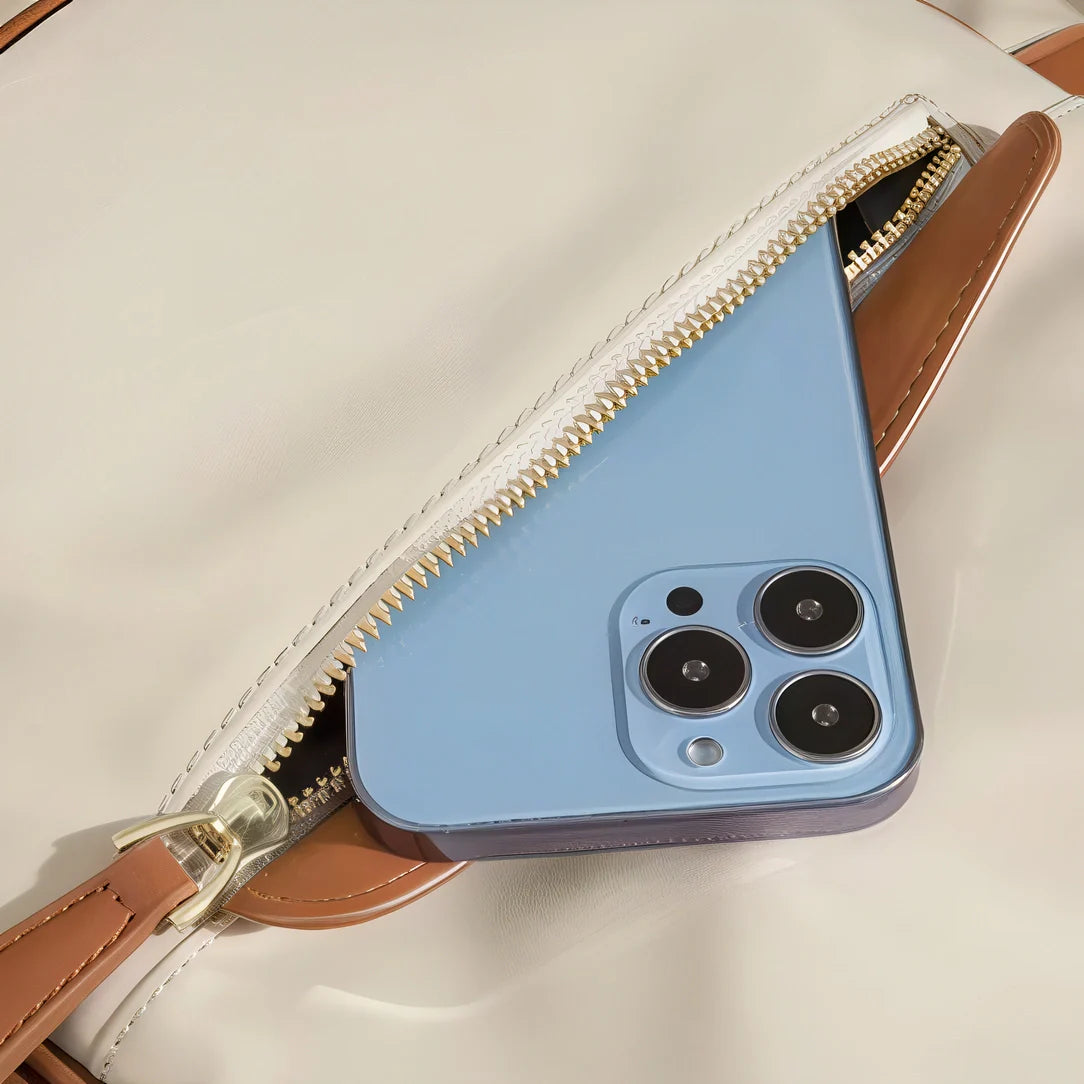 Sac à dos Elenya Vison en cuir bleu avec découpe triple caméra et zip