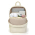Sac à dos en tissu multi-compartiments ouvert avec ordinateur, casque et accessoires à l’intérieur