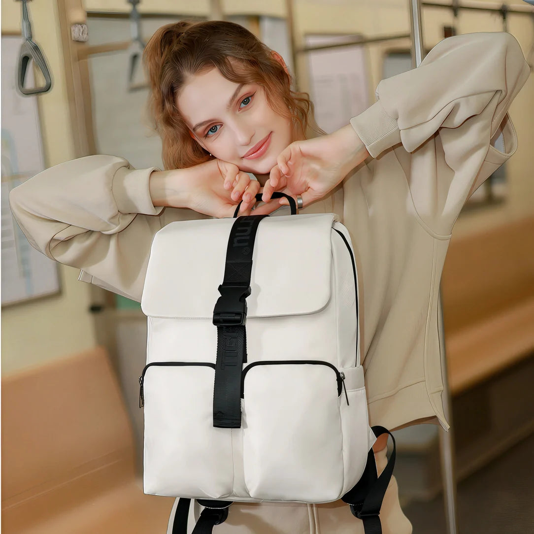 Sac à dos Equinoxe blanc avec accents et sangles noirs en nylon