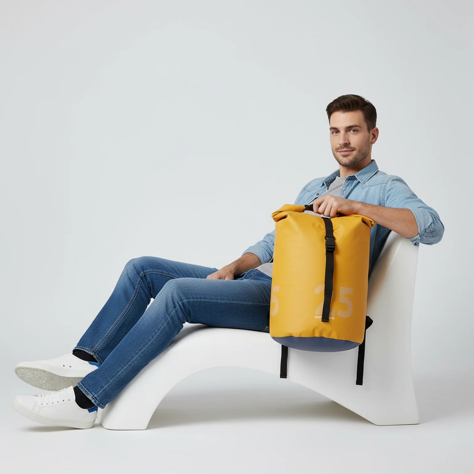 Sac à dos étanche 10-25L IPX6 jaune à enroulement, base grise et sangles noires